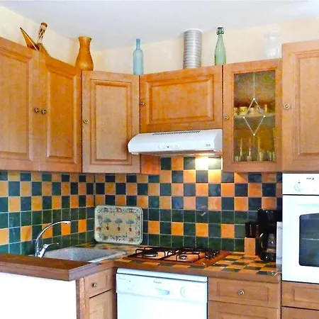 Hébergement de vacances Stone With Shared Pool, Chambonas, Cleaning Included *