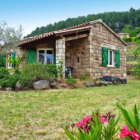 Stone With Shared Pool, Chambonas, Cleaning Included Hébergement de vacances *
